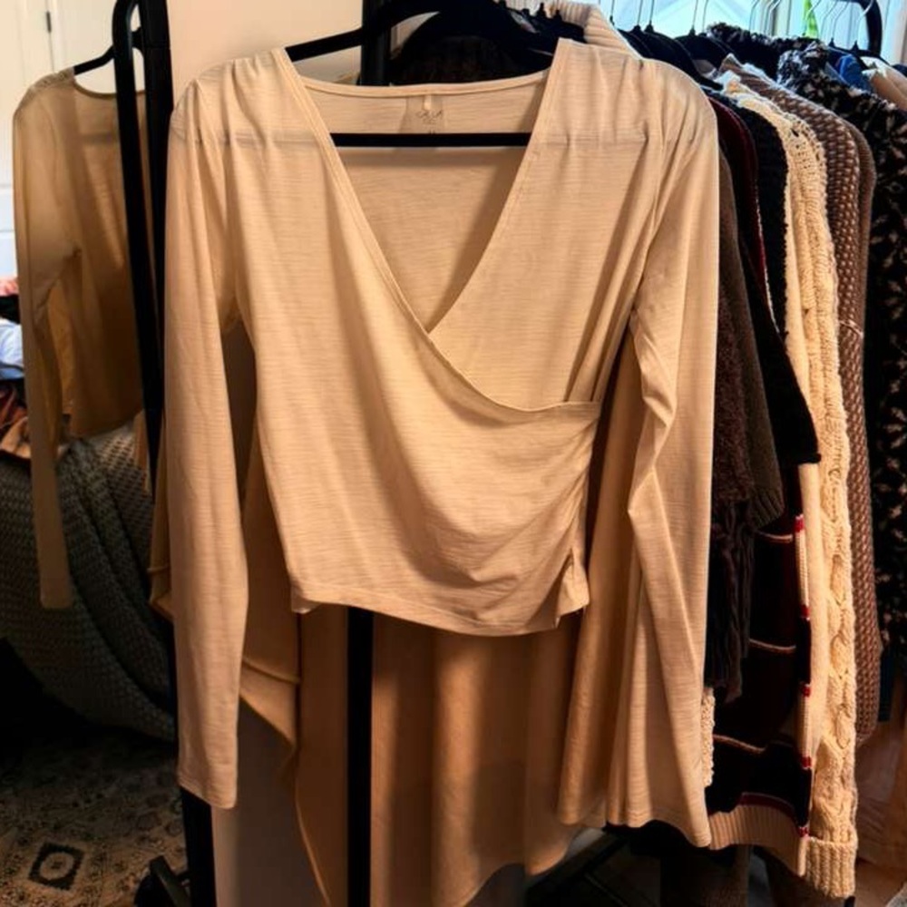 NWOT Calia White Long Sleeve Draped V-Neck Stretch Wrap Top - Picture 2 of 3